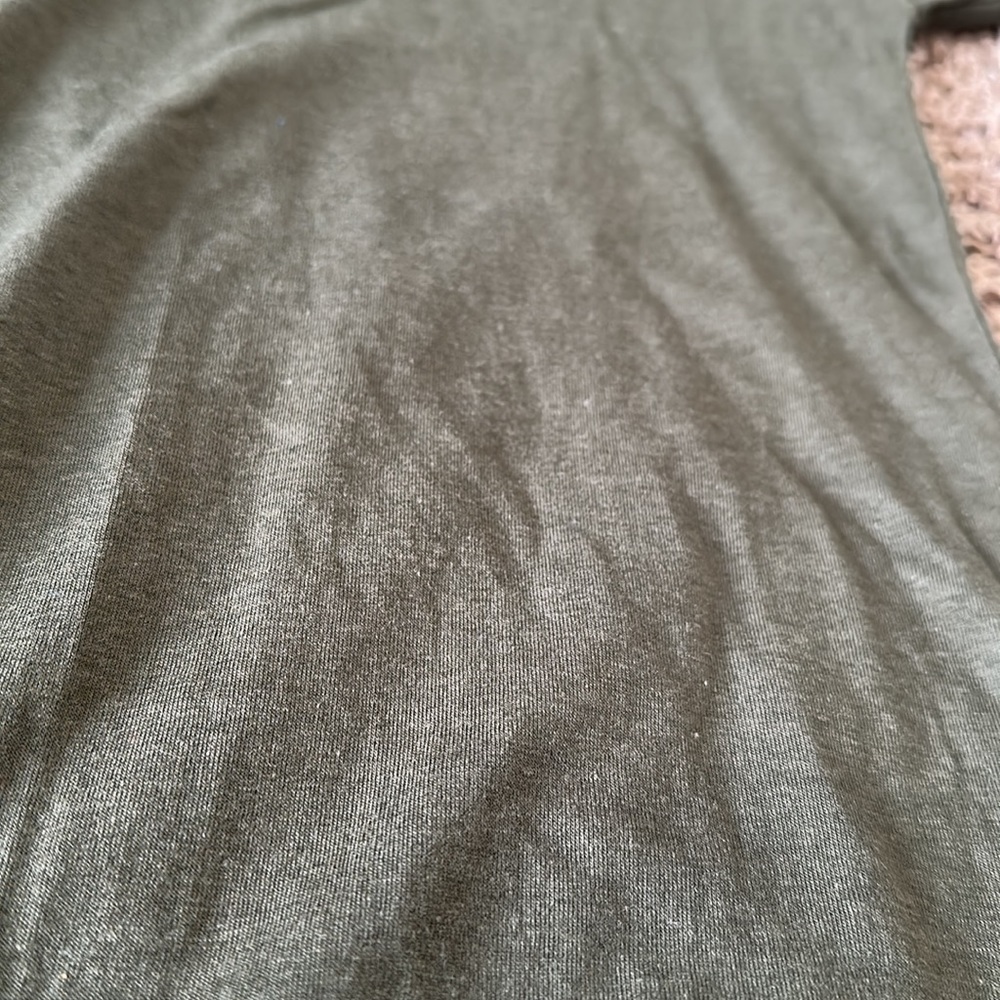 Hearts & Hips Green Affordable Luxury Scoop Neck Long Sleeve Tee Medium - Picture 12 of 12